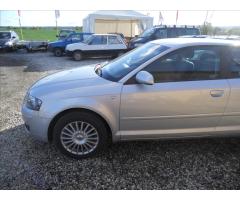 Audi A3 1,6 i 75Kw Attraction - 10