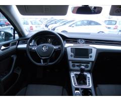 Volkswagen Passat 2,0 2.0 TDi 110Kw Comfortline - 13