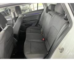 Volkswagen Golf 1,0   TSI 81 kW,1.MAJ,ČR,SERVISKA - 8