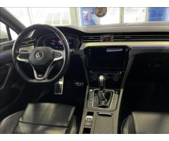 Volkswagen Passat 2,0   BiTDI,4x4,ČR,2.MAJ,R-LINE - 41